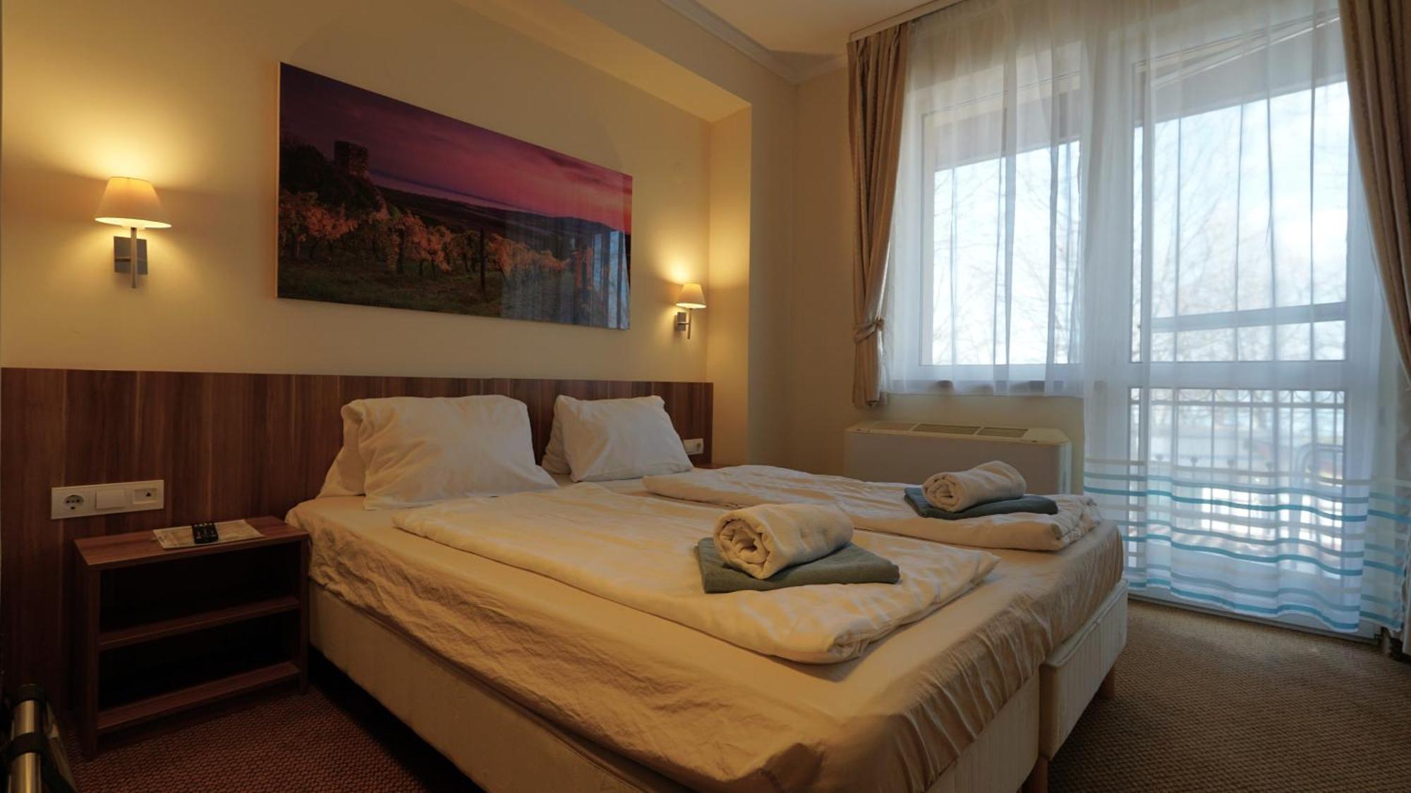Balaton Colors Beach Hotel Siófok Exterior foto